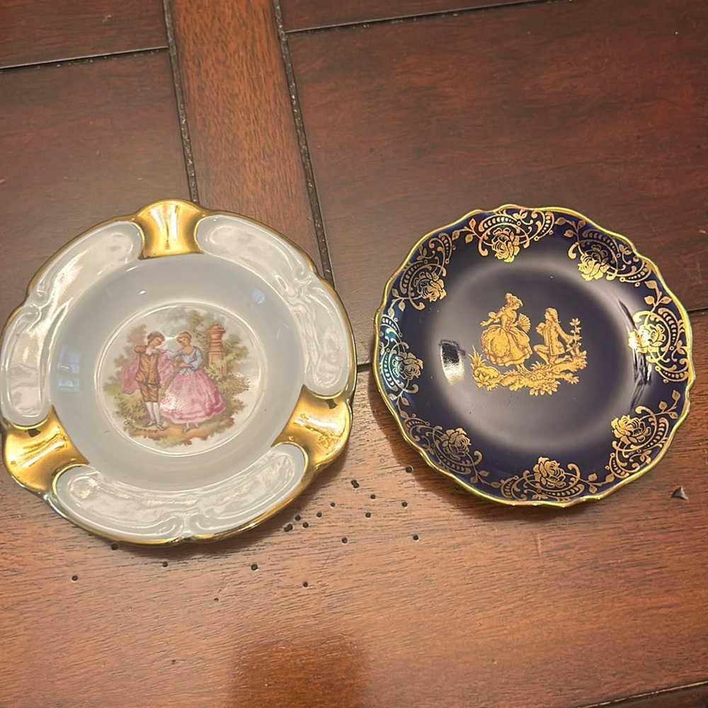 Miniature plates with stands. Limoges Decora